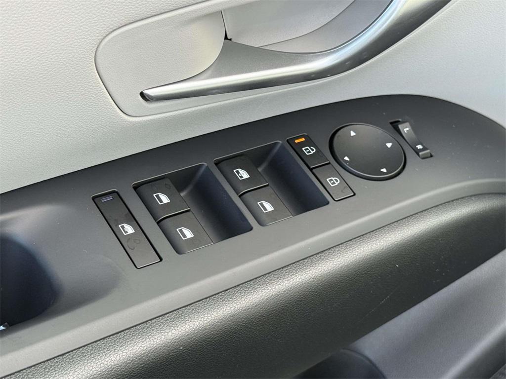 2025 Hyundai Tucson SE photo 26