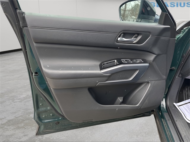 2023 Nissan Pathfinder SL photo 47