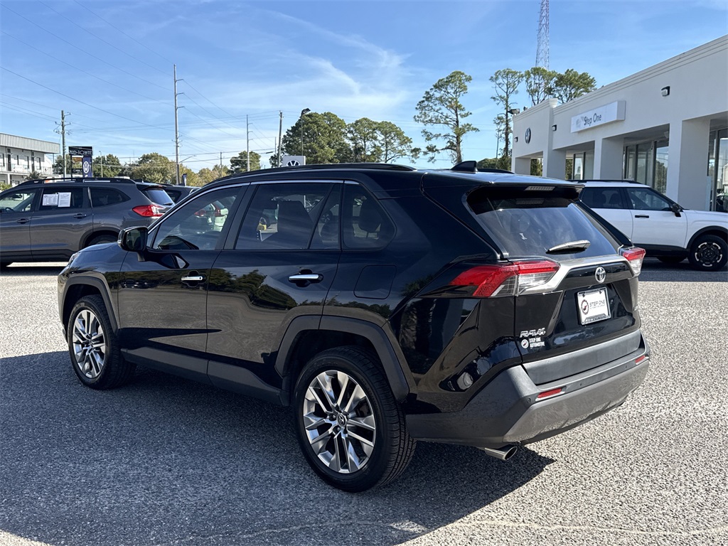 2019 Toyota RAV4 Limited photo 4