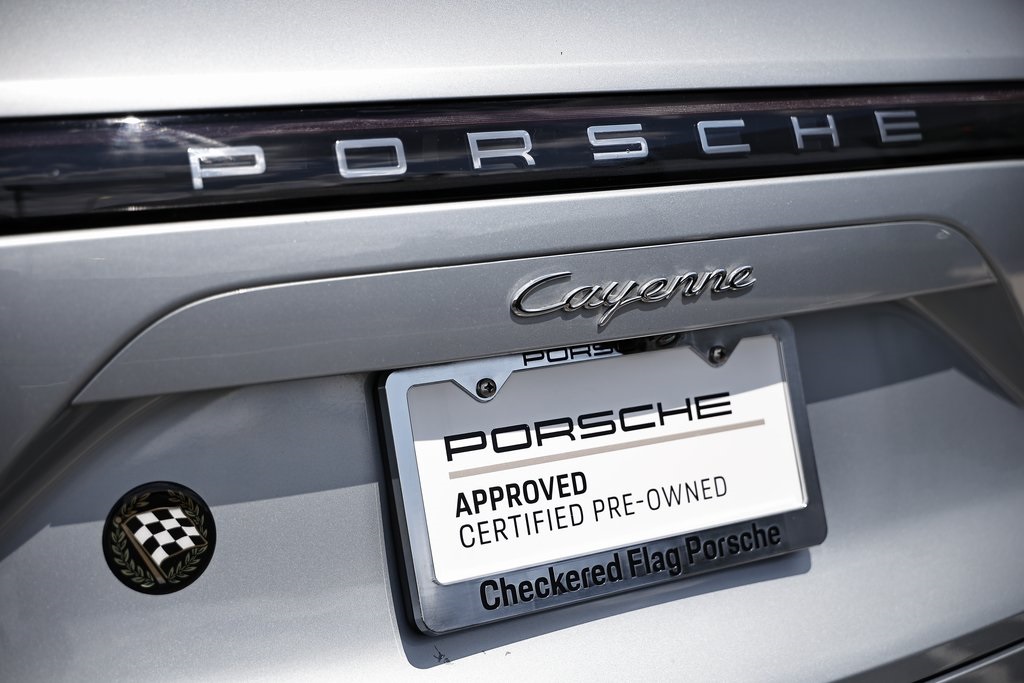 2022 Porsche Cayenne Base photo 16