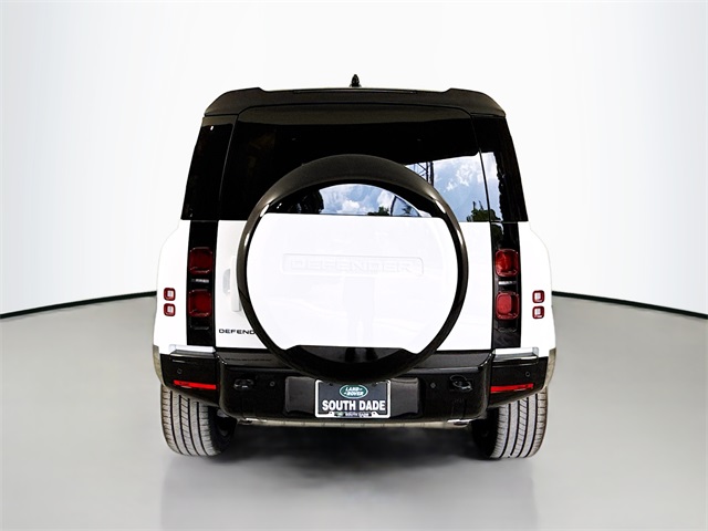 2025 Land Rover Defender 110 X-Dynamic SE photo 4