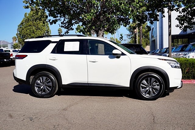 2023 Nissan Pathfinder SV photo 6