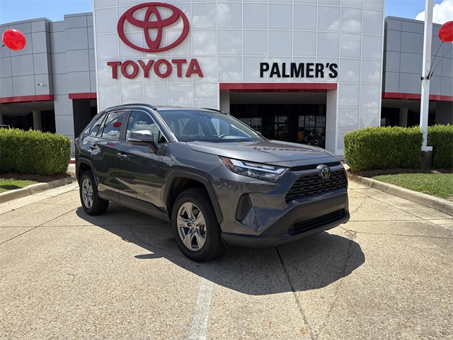 2024 Toyota RAV4 XLE's photo