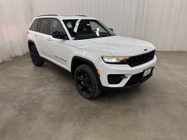 2025 Jeep Grand Cherokee Altitude's photo