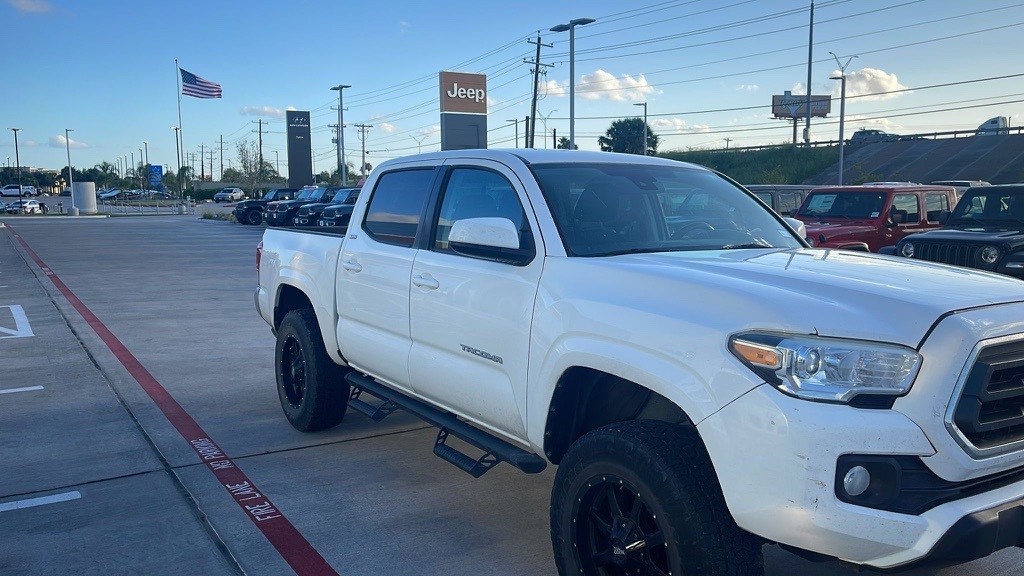 2020 Toyota Tacoma SR5 photo 2