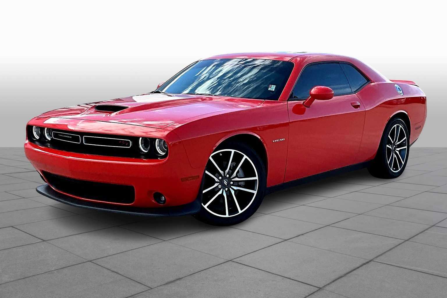 2022 Dodge Challenger R/T photo 2