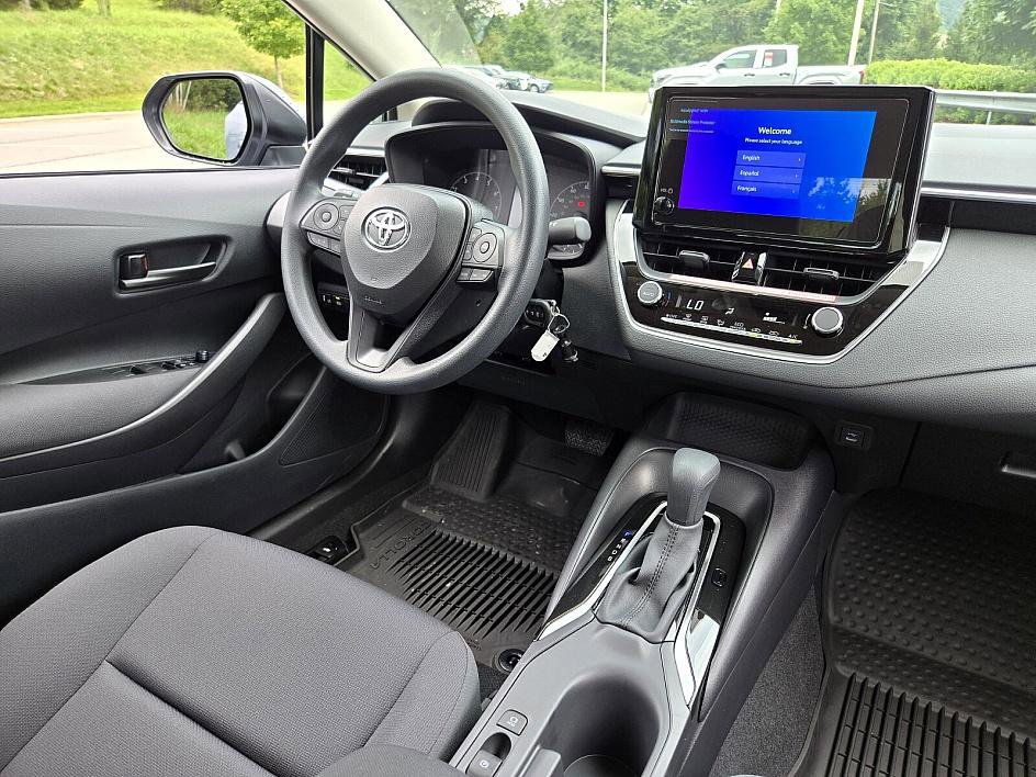 2025 Toyota Corolla LE photo 12