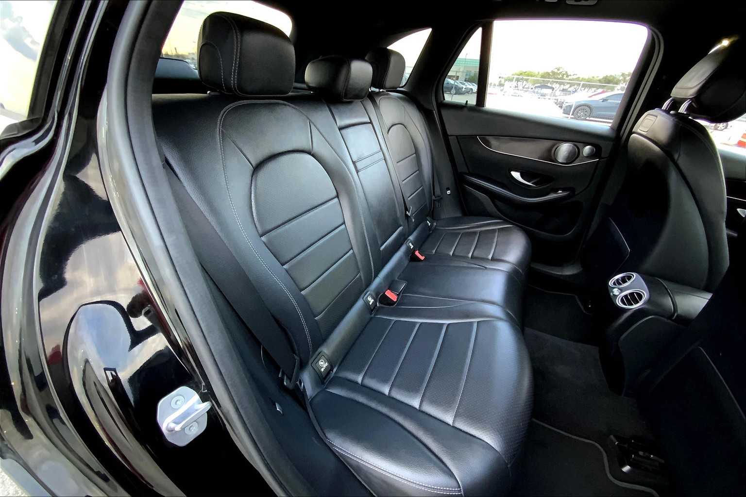 2018 Mercedes Benz GLC 300 photo 17