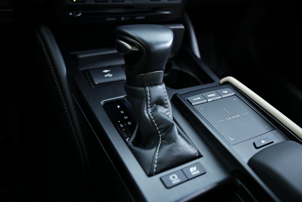 2021 Lexus ES 300h photo 38