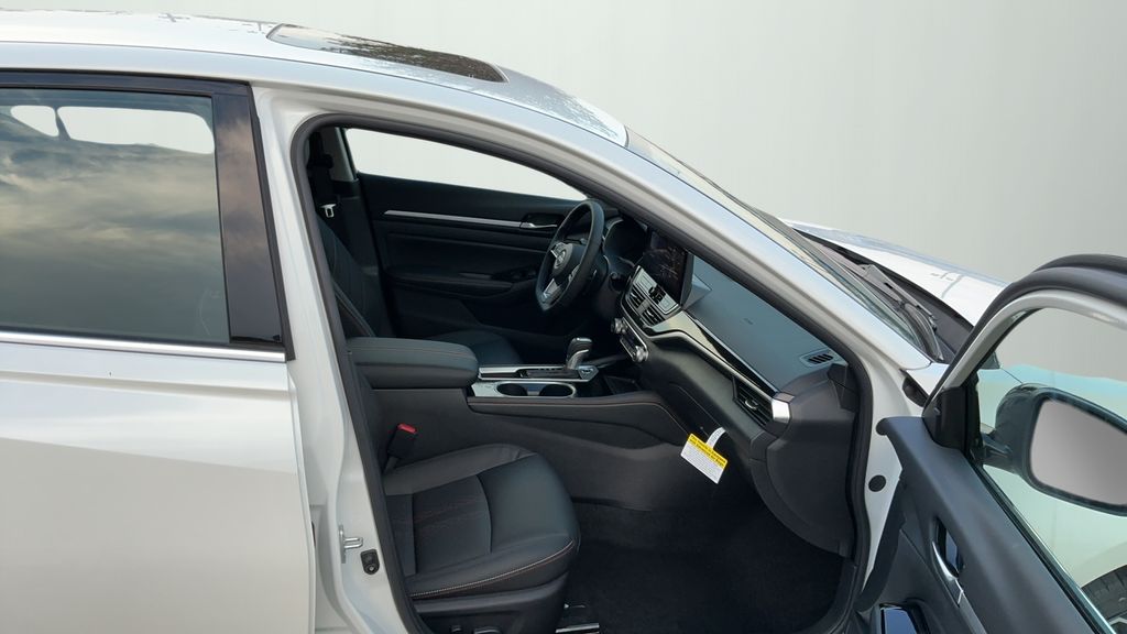 2025 Nissan Altima 2.5 SR photo 16