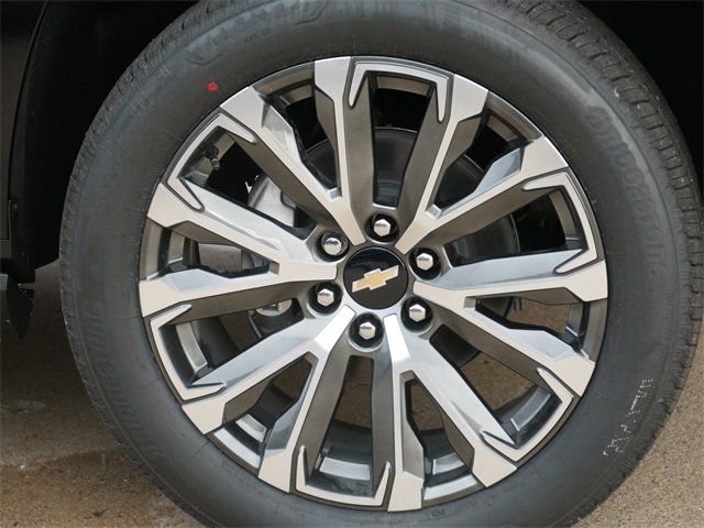 2026 Chevrolet Suburban High Country photo 9
