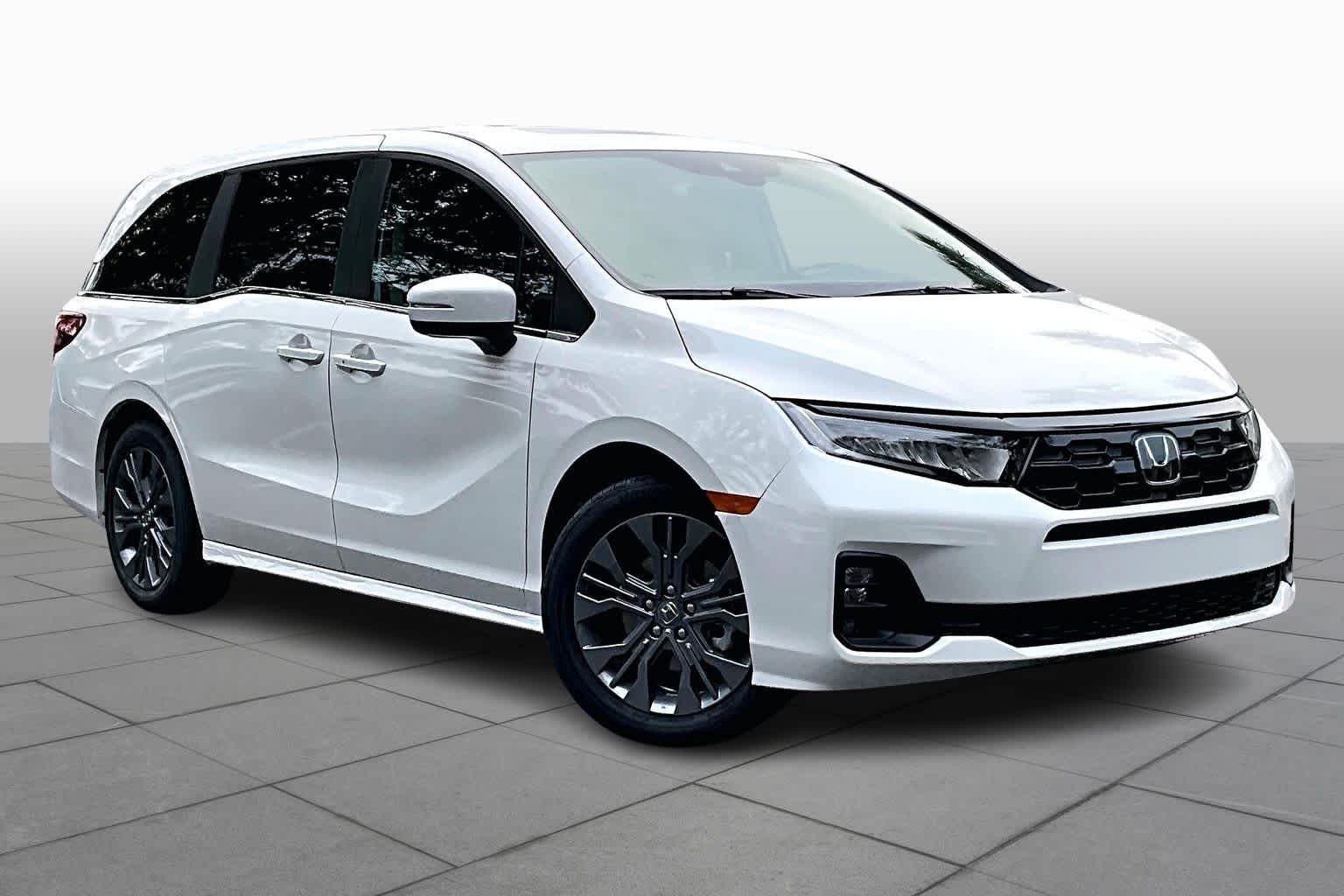 2026 Honda Odyssey Touring photo 2