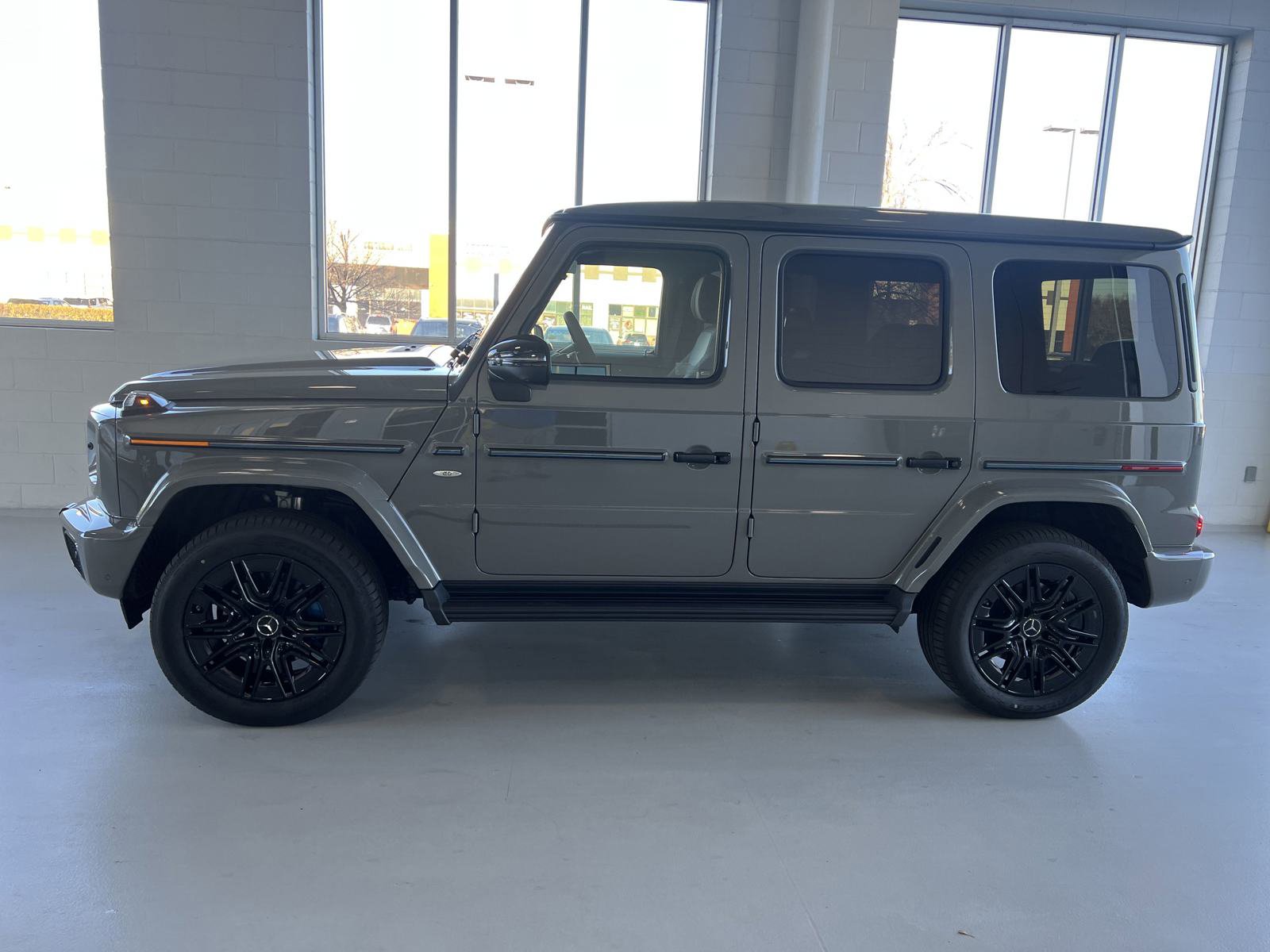 2025 Mercedes Benz G photo 2