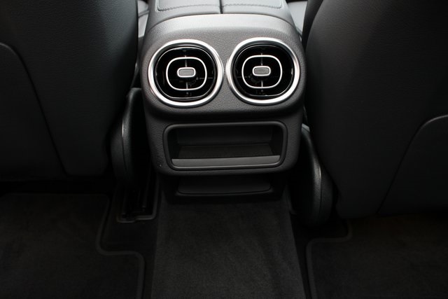 2024 Mercedes Benz GLC 300 4MATIC photo 25