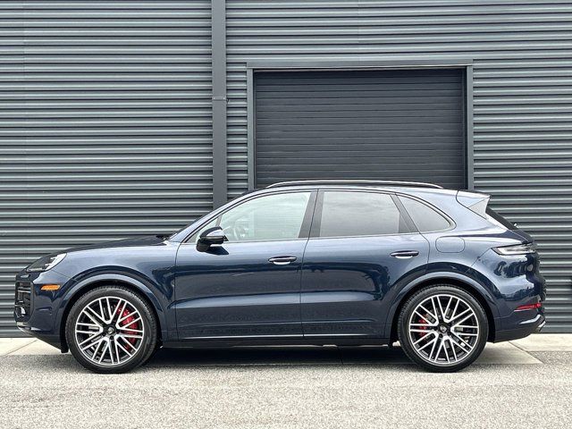 2025 Porsche Cayenne E-Hybrid Turbo photo 2