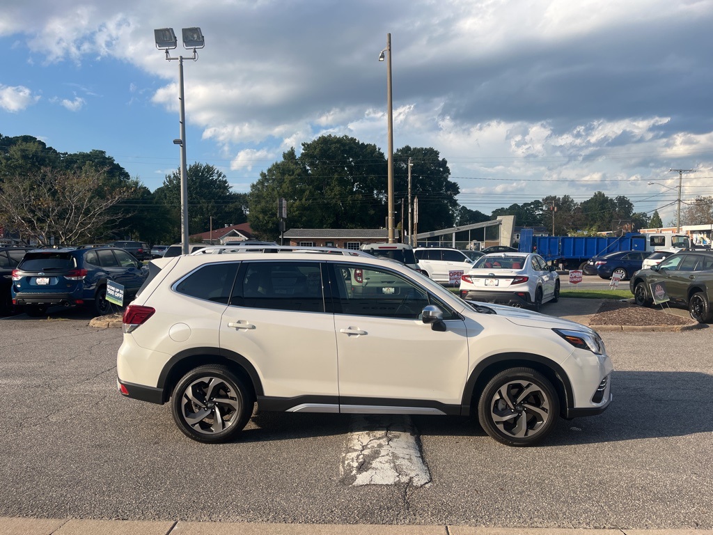 2023 Subaru Forester Touring photo 4