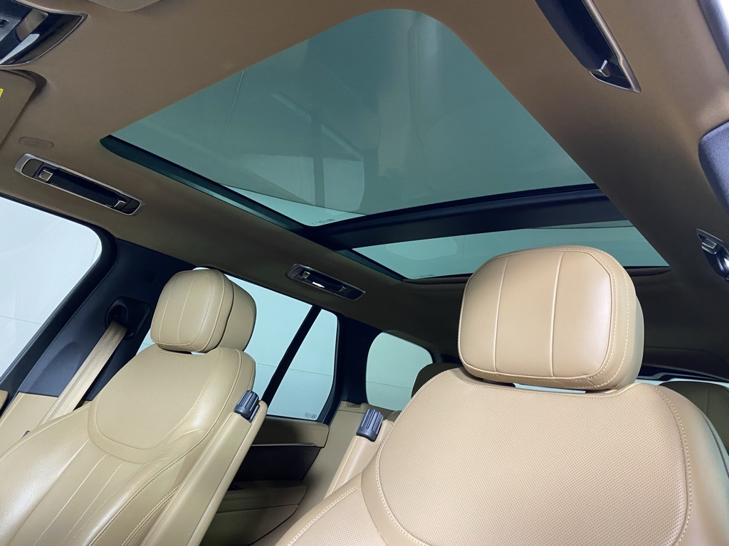 2024 Land Rover Range Rover SE photo 18