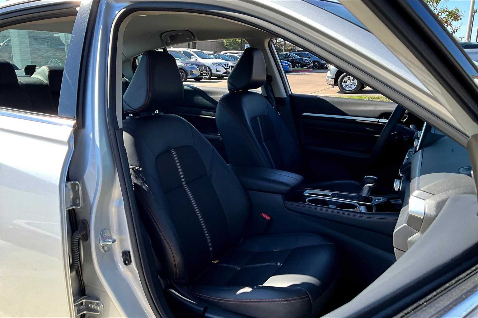 2024 Nissan Altima 2.5 SR photo 8