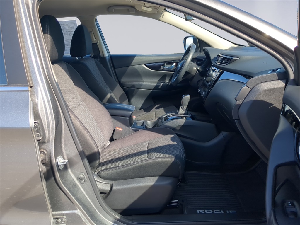 2017 Nissan Rogue Sport SV photo 17