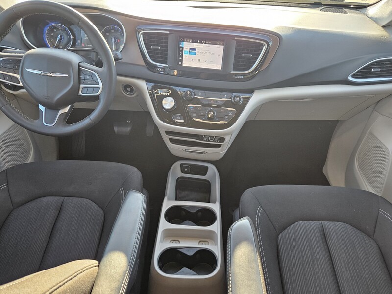 2023 Chrysler Voyager LX photo 10