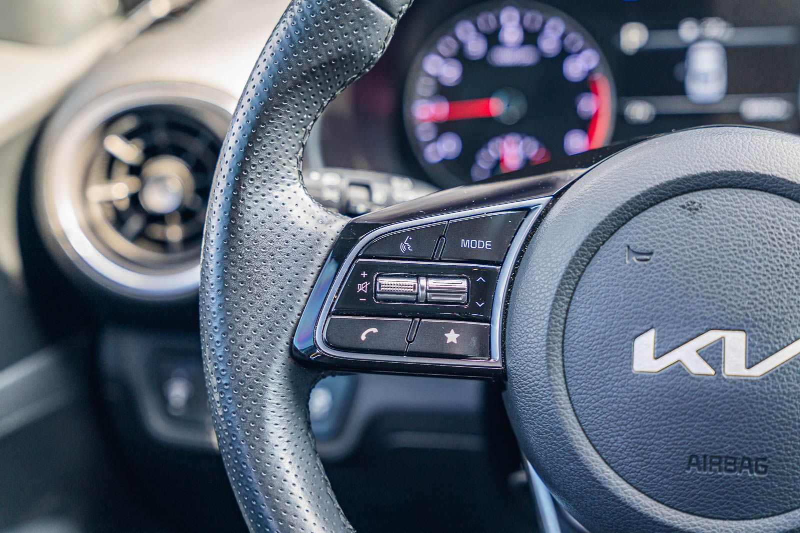 2022 Kia Forte GT-Line photo 25