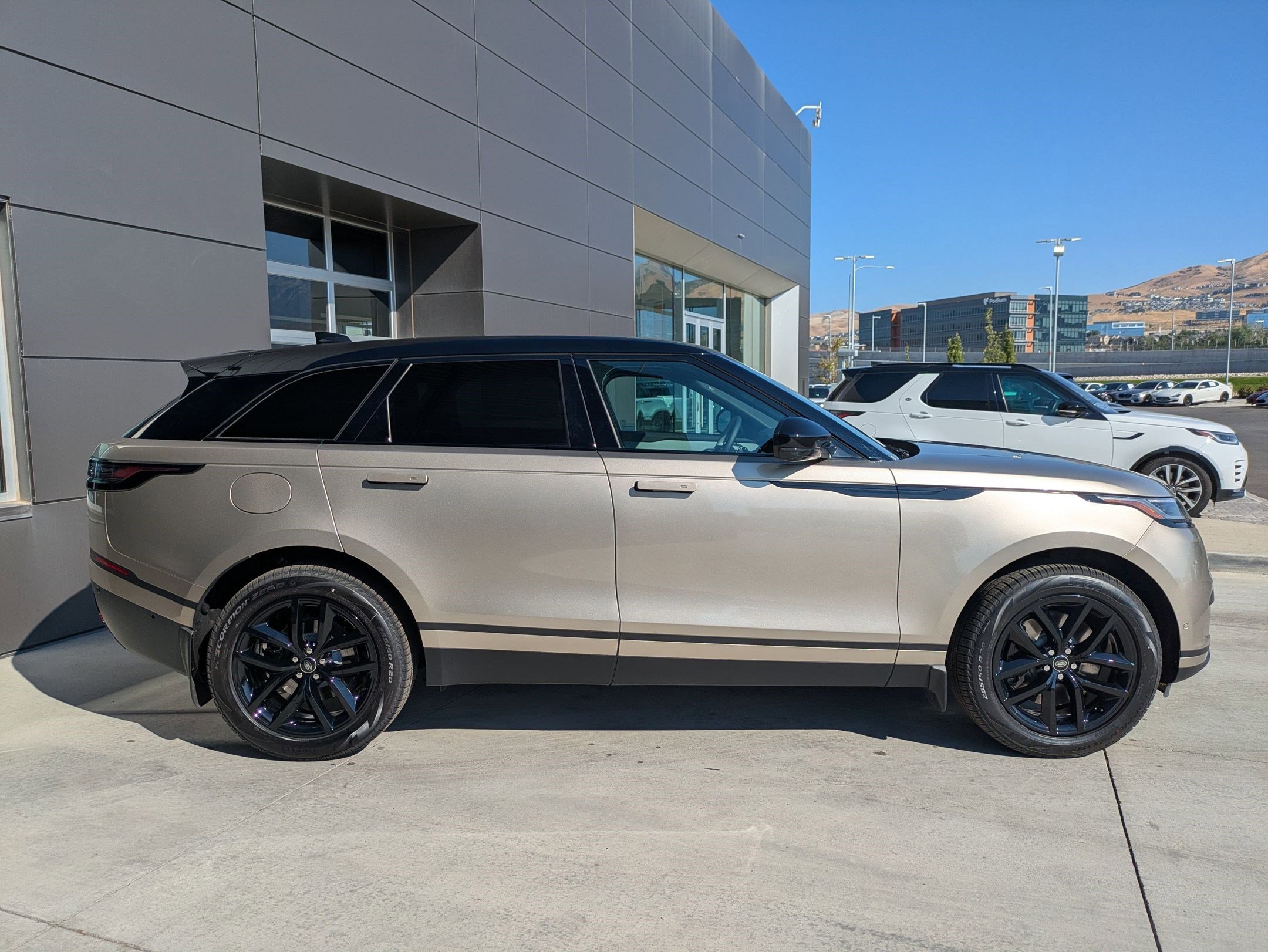 2026 Land Rover Range Rover Velar S photo 4