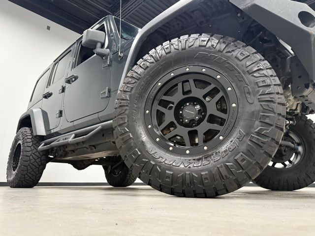 2016 Jeep Wrangler Unlimited Rubicon photo 2