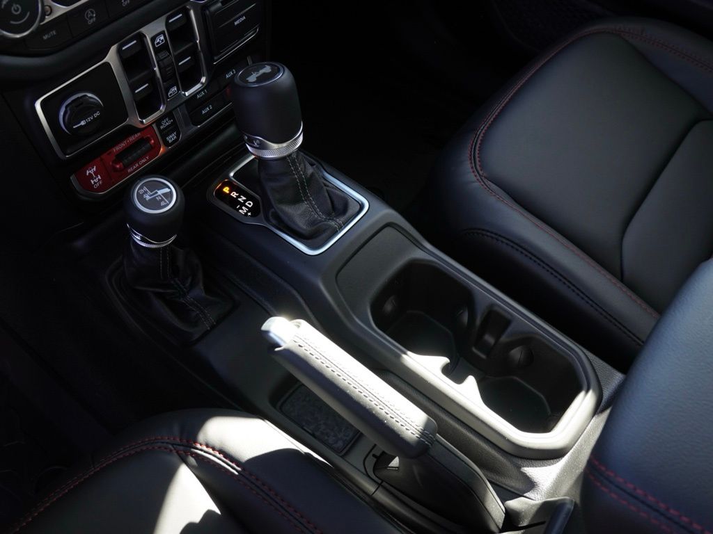 New 2026 Black Clear-Coat Exterior Paint Jeep Rubicon image 20