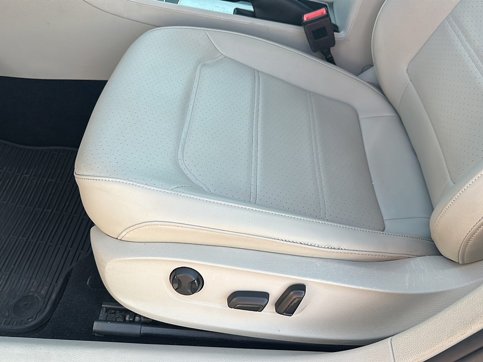 2022 Volkswagen Passat 2.0T SE photo 5