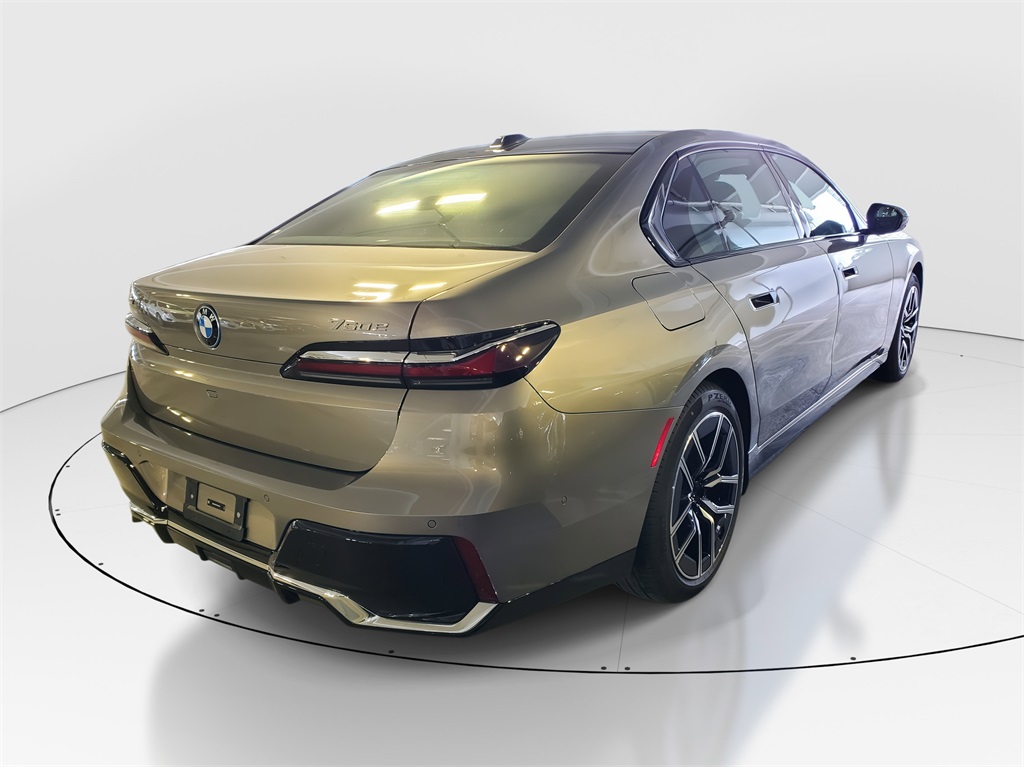 2026 Bmw 750e photo 3