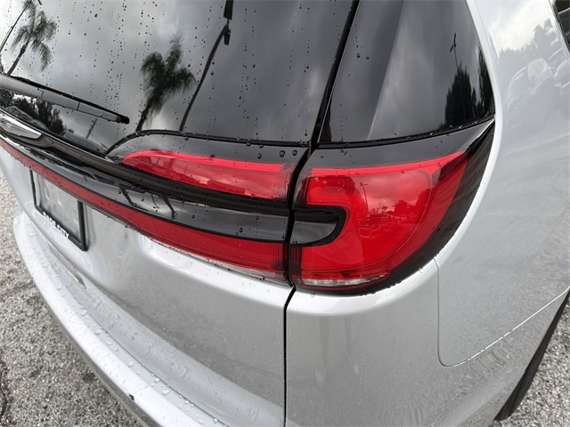 2024 Chrysler Pacifica Touring L's photo