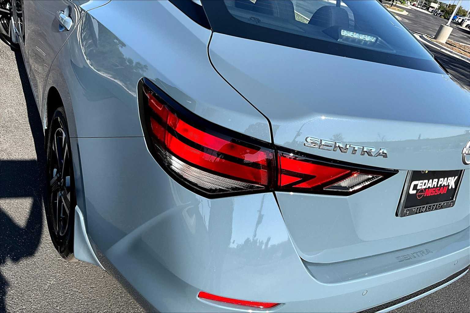 2025 Nissan Sentra SV photo 14