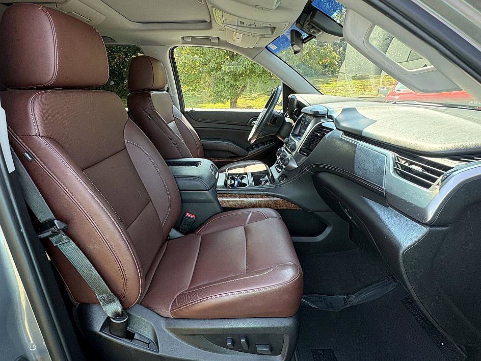 2019 Chevrolet Suburban Premier photo 12