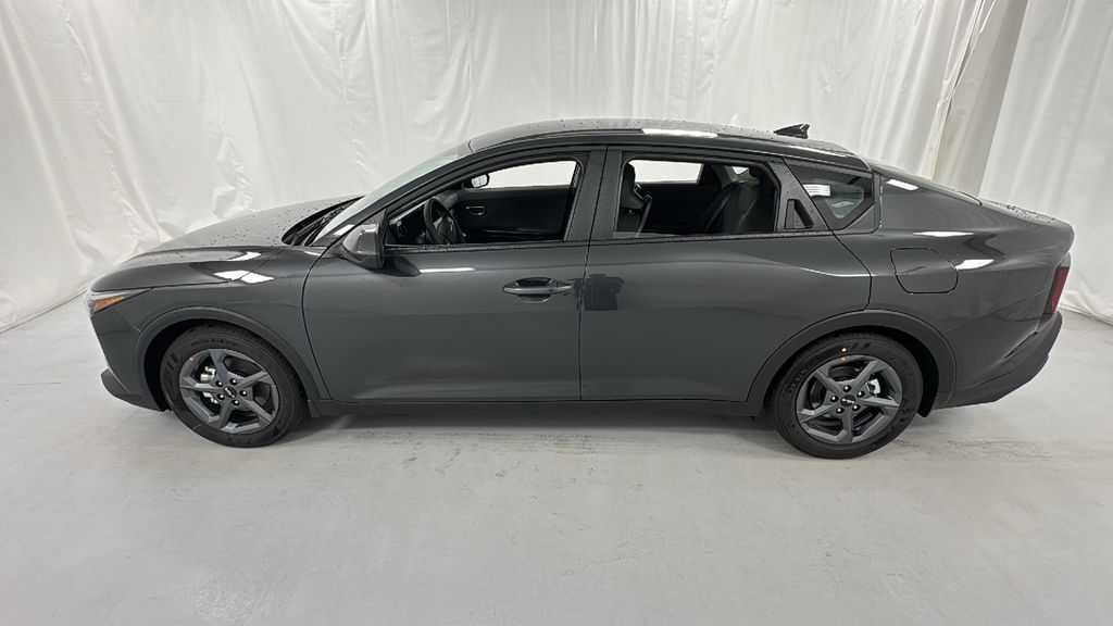 2025 Kia K4 LXS photo 6