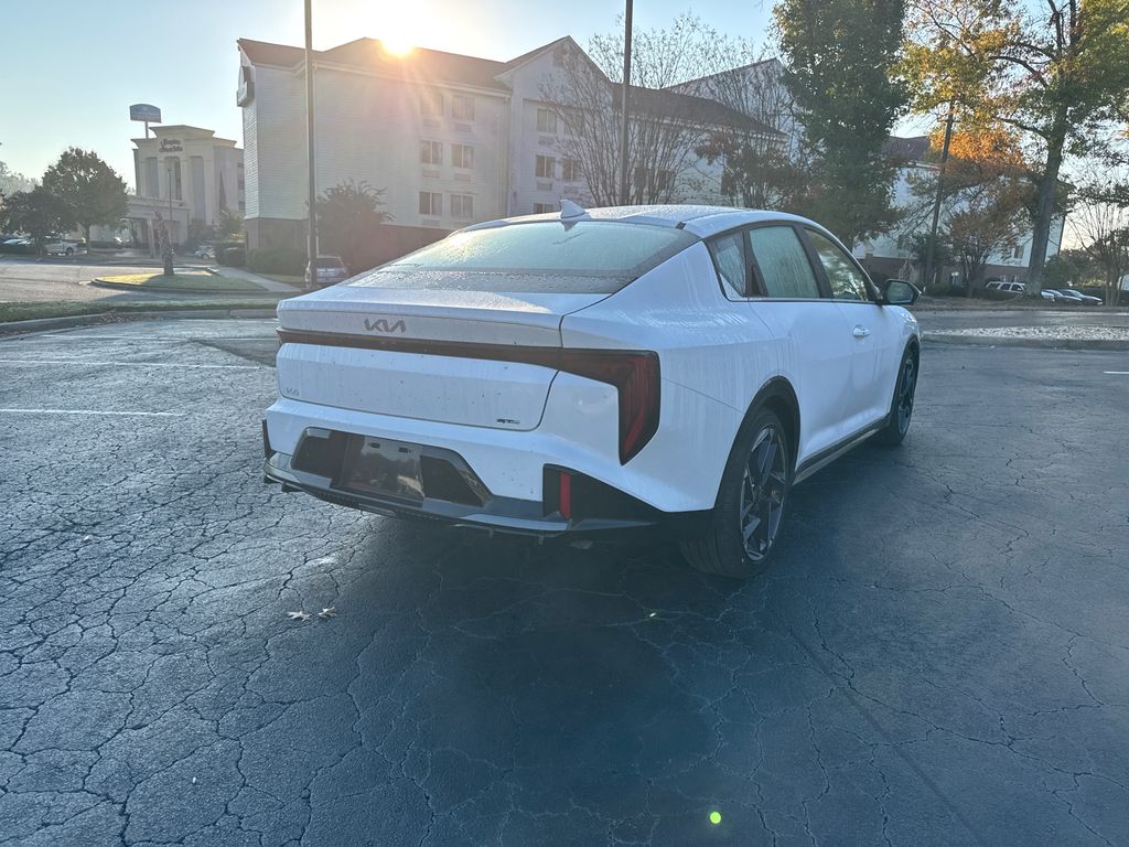 2025 Kia K4 GT-Line photo 3