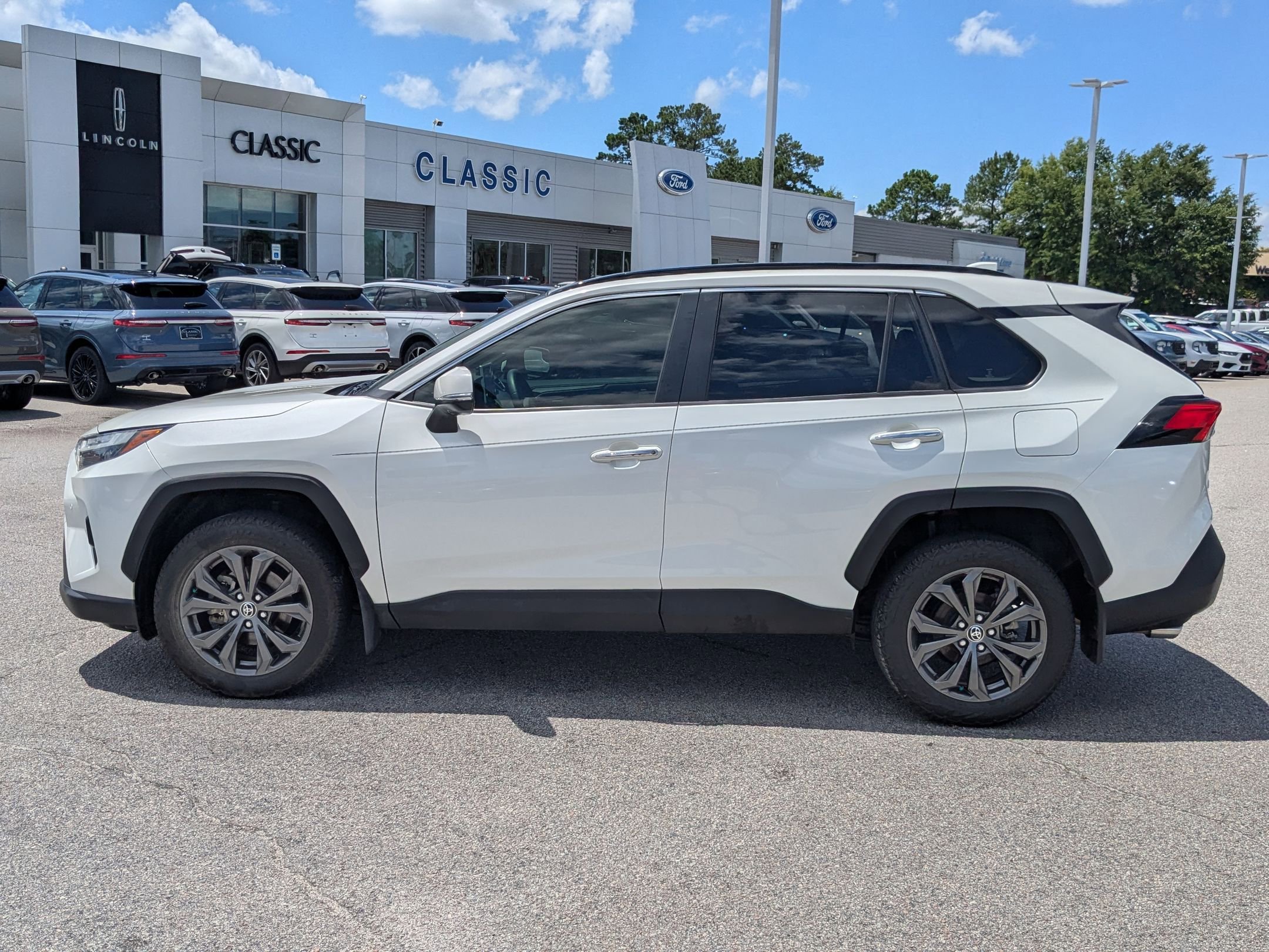 2022 Toyota RAV4 Hybrid Limited photo 7