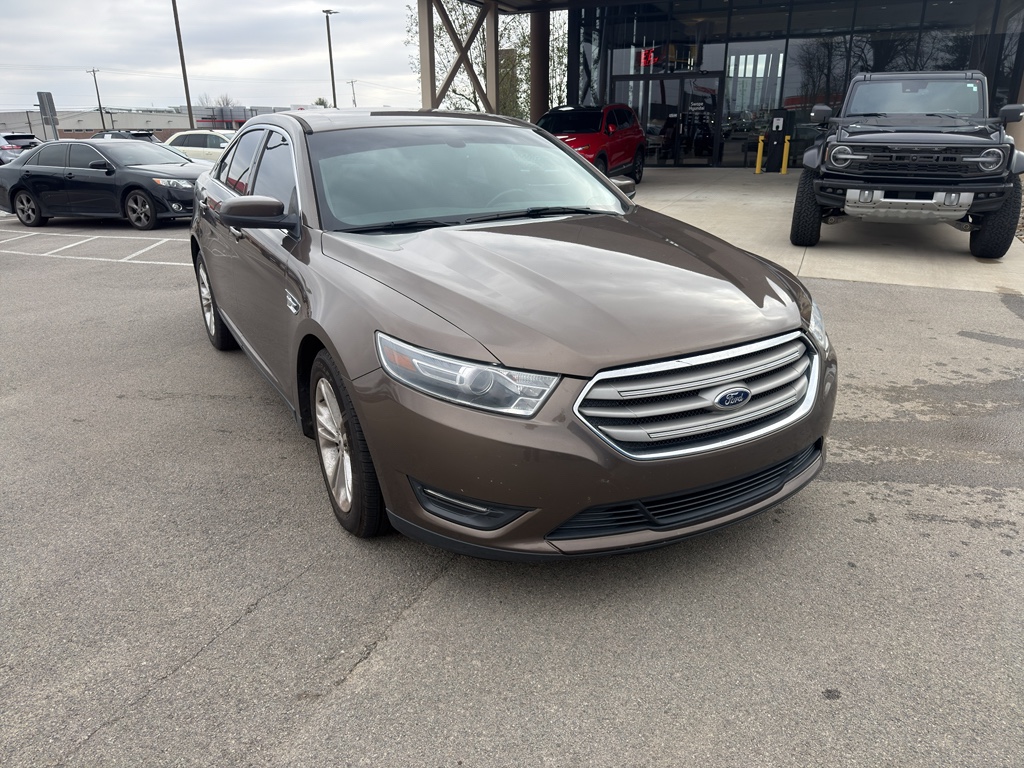 2015 Ford Taurus SEL's photo