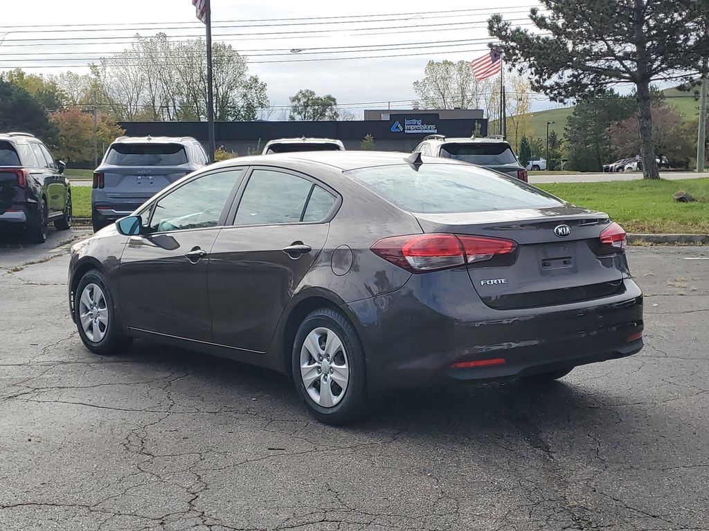 2017 Kia Forte LX Base photo 2