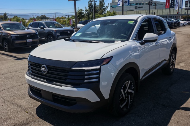 2025 Nissan Kicks SV photo 5