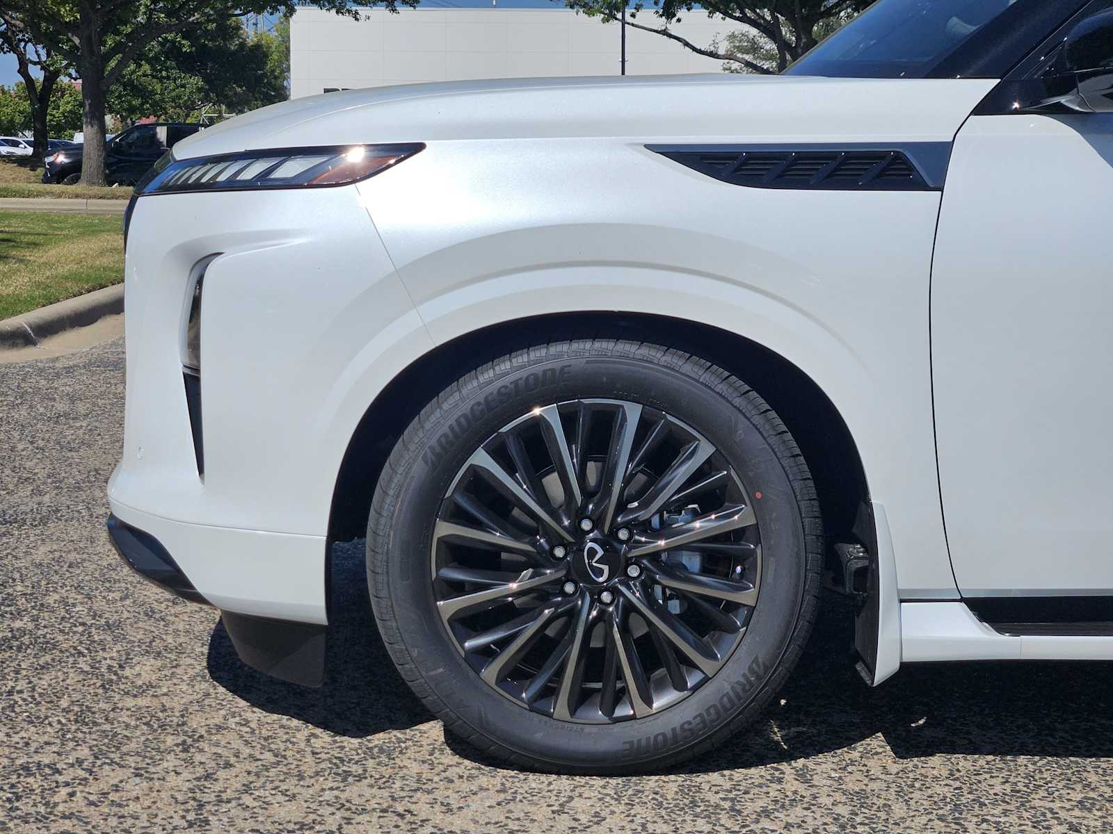 2026 Infiniti QX80 photo 4
