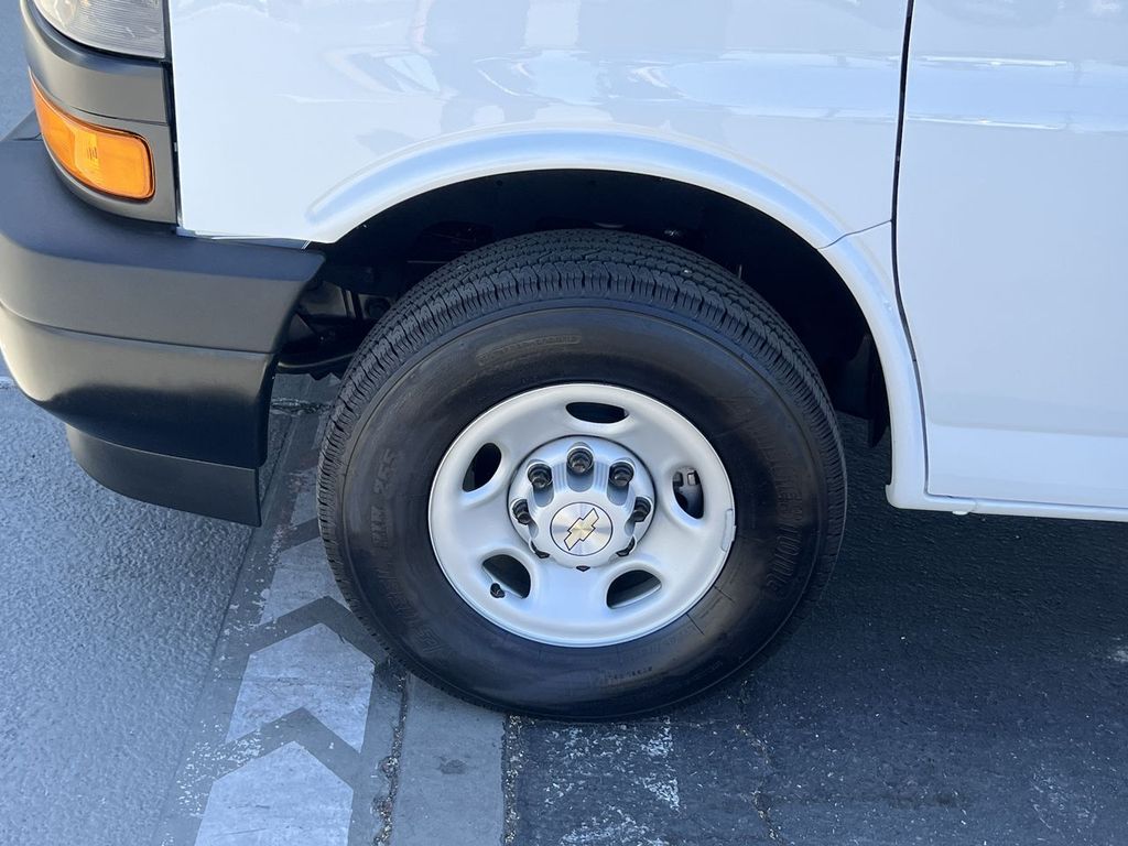 2025 Chevrolet Express Cargo 2500 photo 28