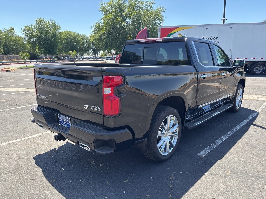 2025 Chevrolet Silverado 1500 High Country photo 3