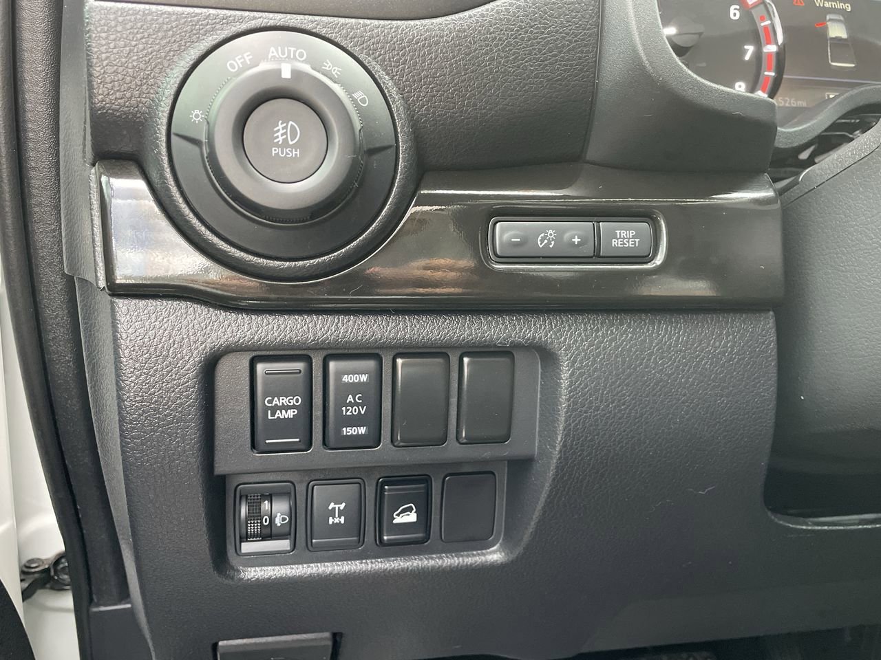 2020 Nissan Titan PRO-4X Crew Cab photo 25
