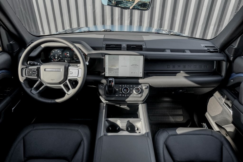 2025 Land Rover Defender 110 S photo 18