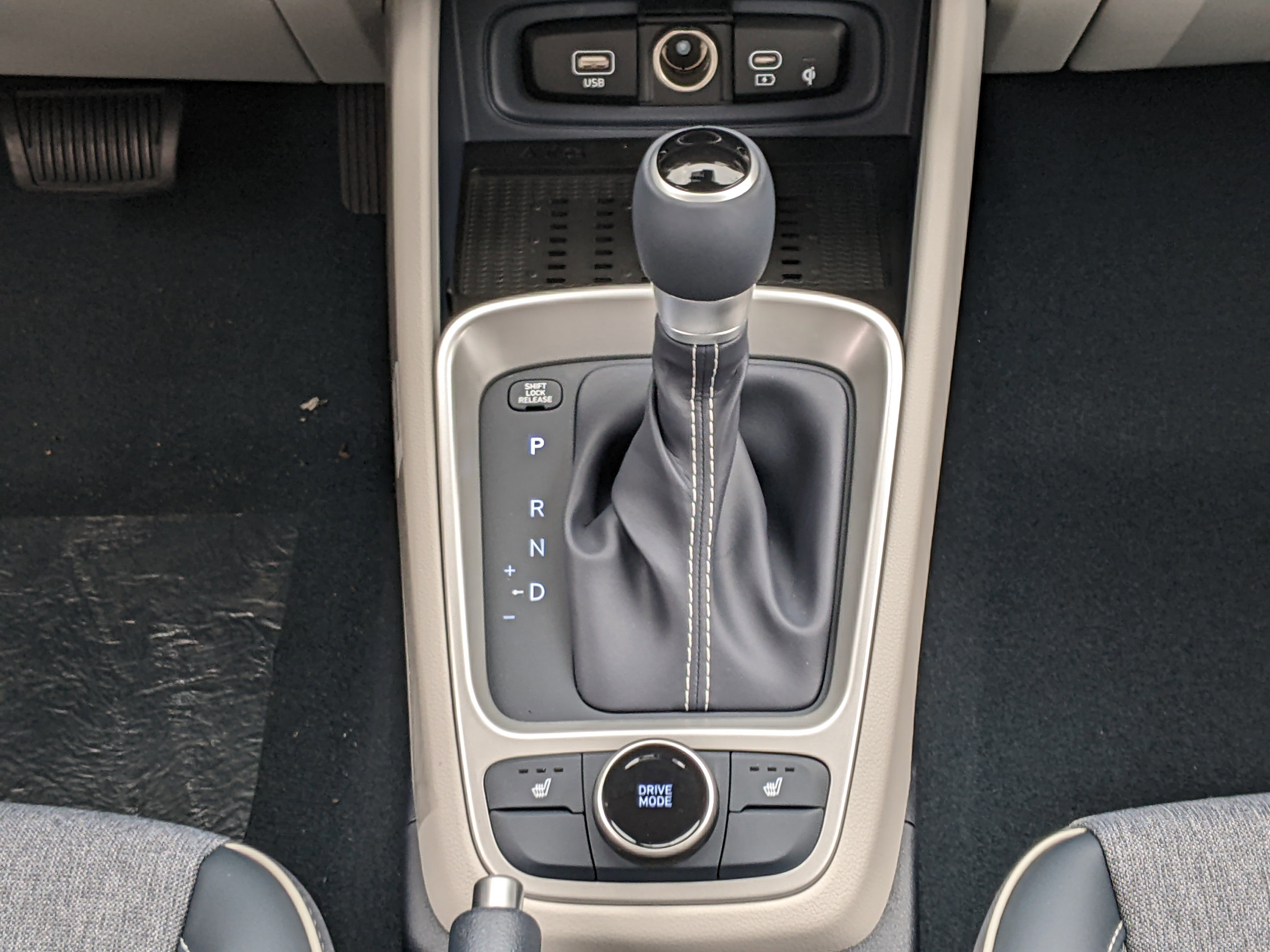 2025 Hyundai Venue SEL Limited photo 16