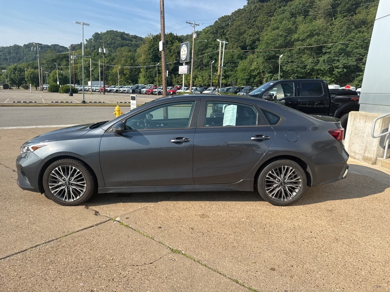 2023 Kia Forte GT-Line photo 2