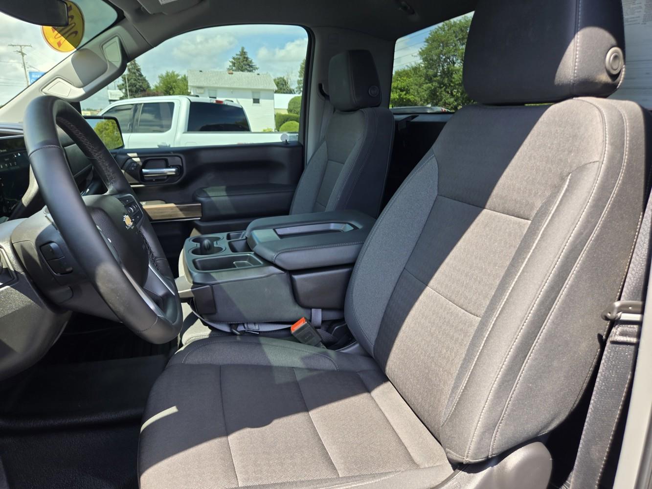 2025 Chevrolet Silverado 2500HD LT photo 21