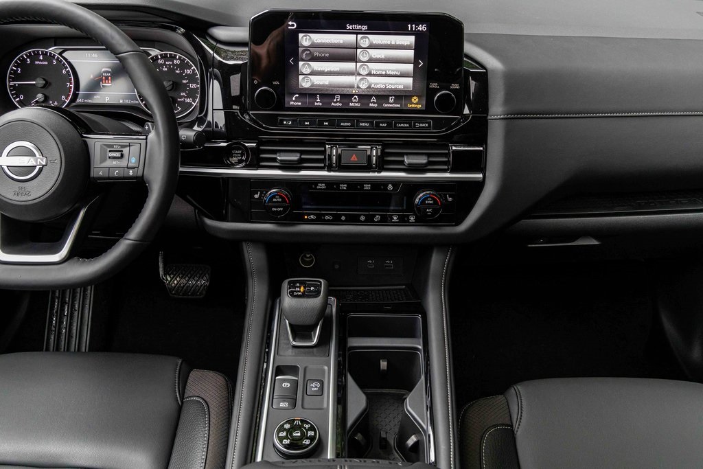 2025 Nissan Pathfinder SL photo 4