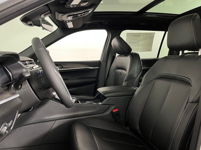2025 Jeep Grand Cherokee Limited photo 12