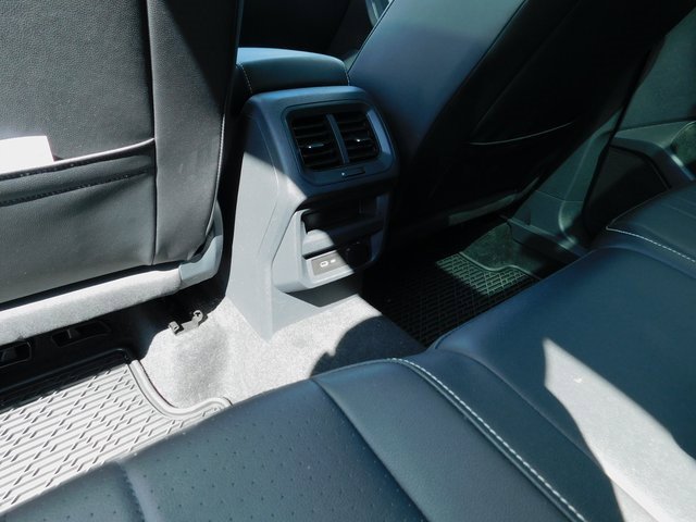 2023 Volkswagen Tiguan SE R-Line Black photo 16